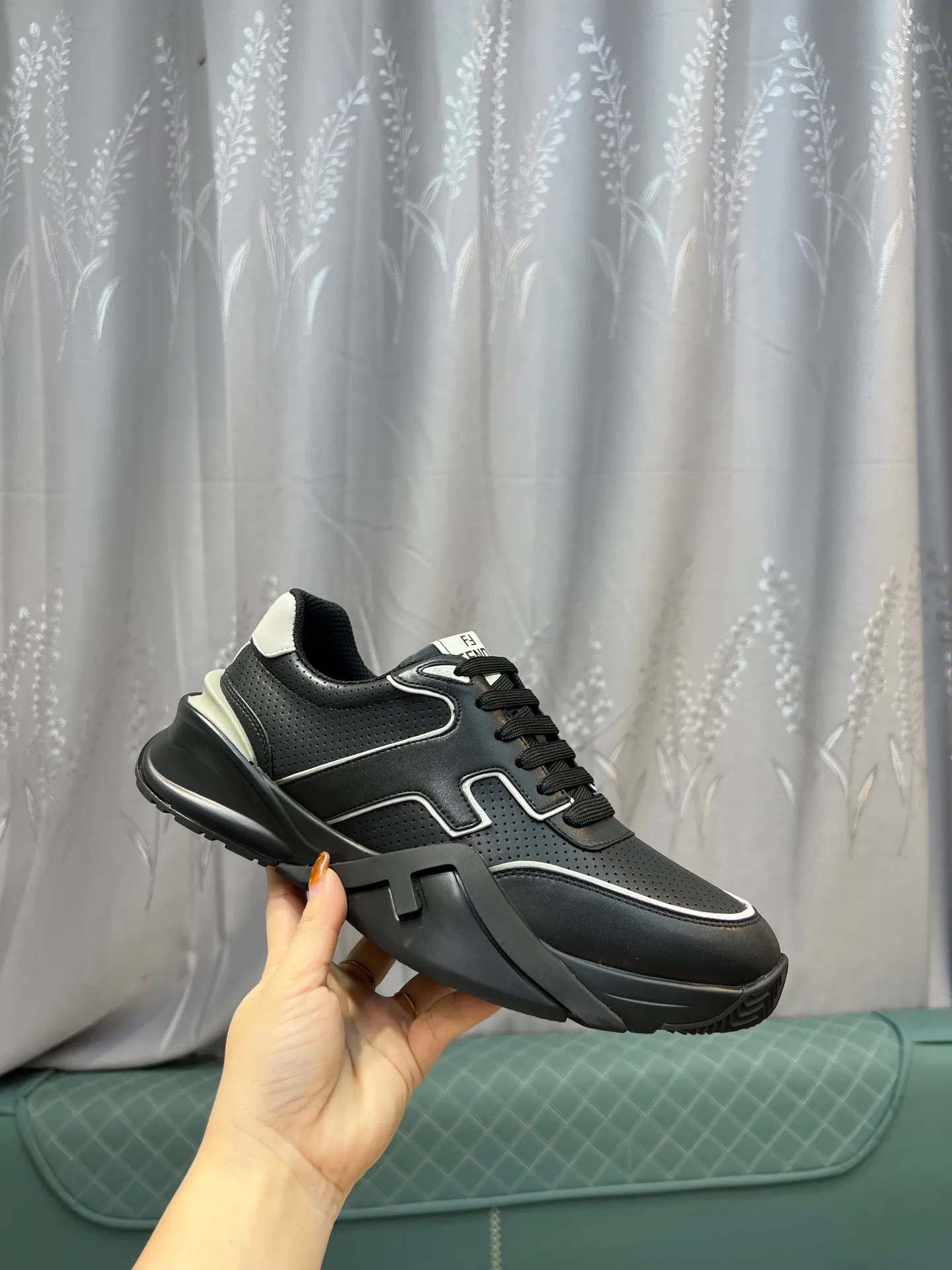 Men's shoes 💰580 FENDI men's fashion casual shoes 👟Hot sale🔥Official website 1:1 replica ⬆️Original quality - Original leather - Original breathable mesh lining Original outsole 1:1 replica, code number 38-44 (45-46 customized)